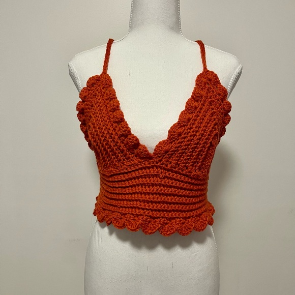Scallop Crop Top - Picture 1 of 4